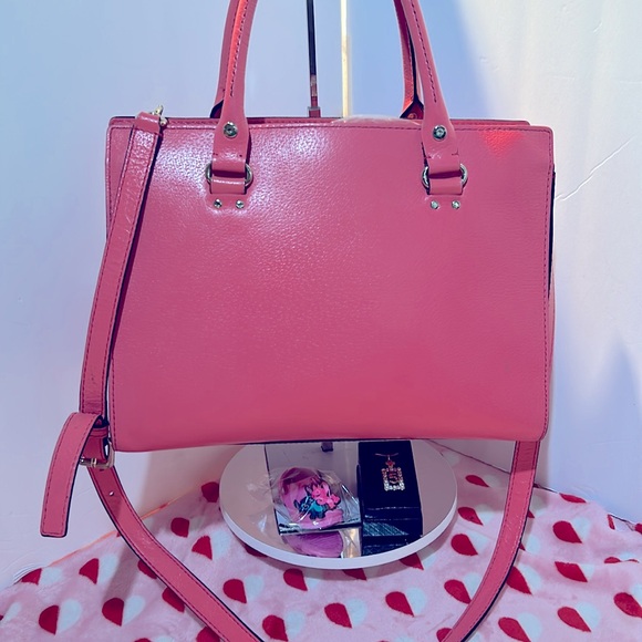 KateSpade Crossbody Satchel EUC with free #5 Necklace & Croc Keychain &  Stitch - Picture 4 of 11